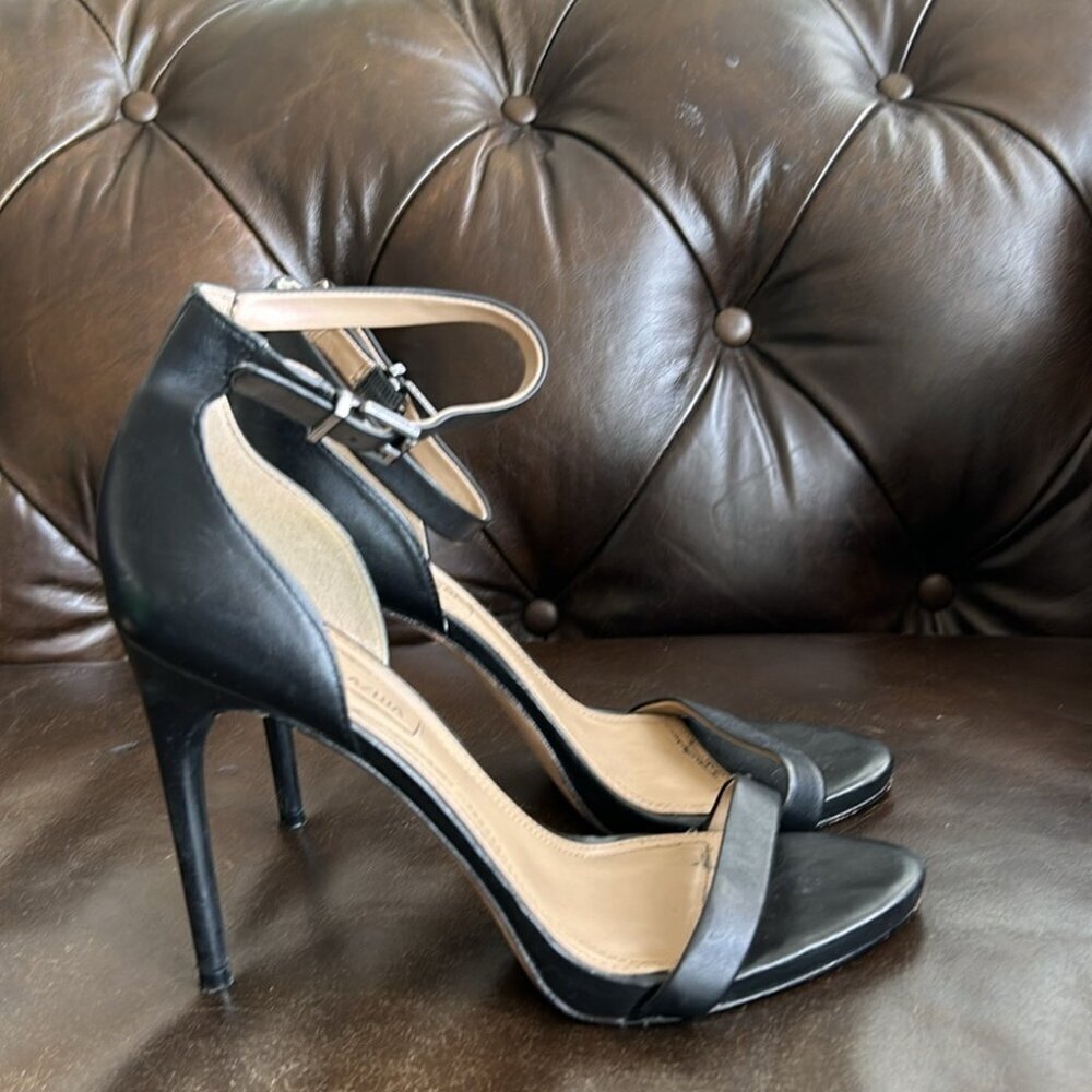 BCBGMAXAZRIA elegant sandal heel size 8.5